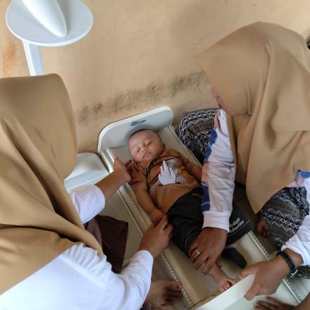 Pelayanan Posyandu di Polindes Desa Tanah Abang Dukung Tumbuh Kembang Anak